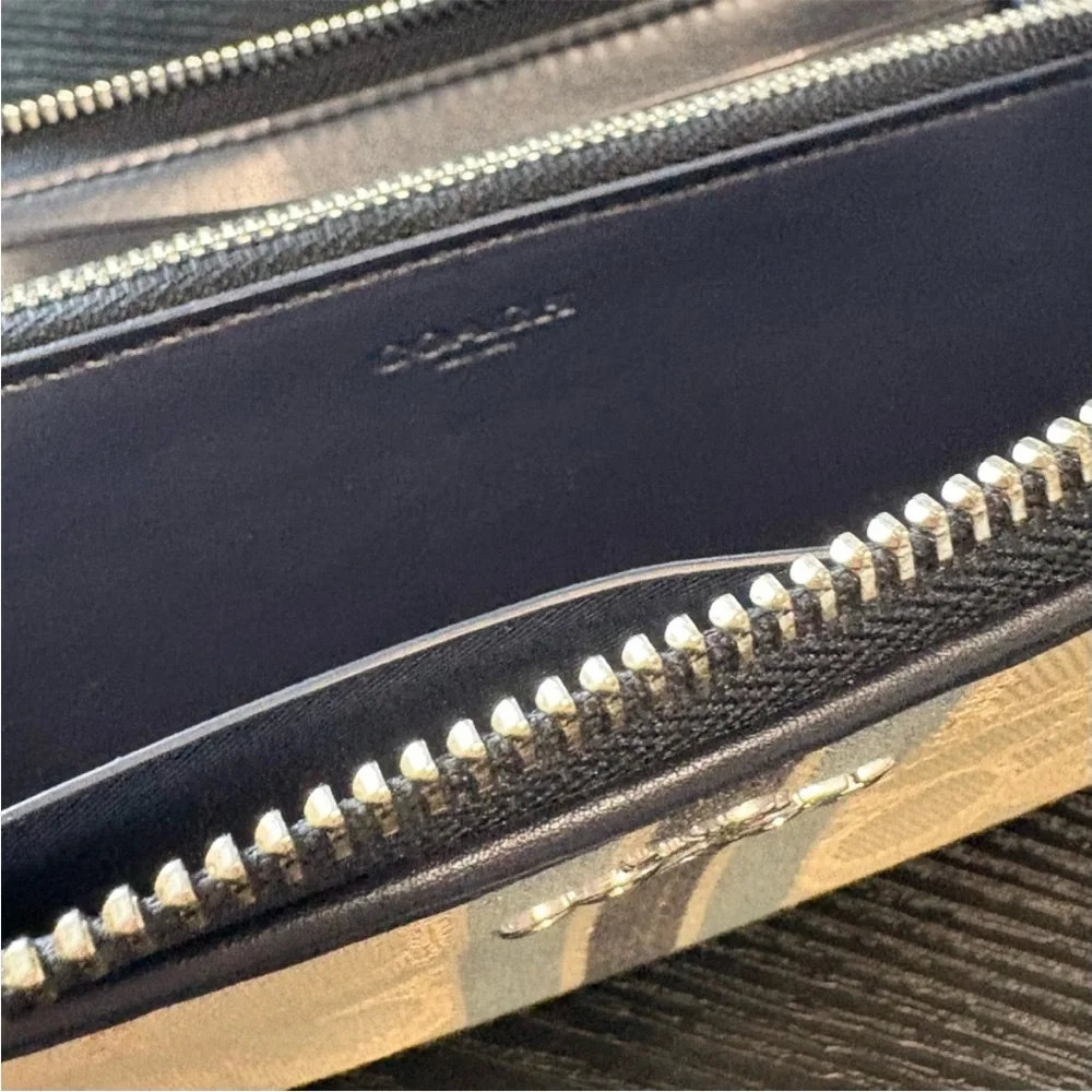 Coach Signature C Jacquard Cream and Blue Varsity Stripe Zip Around Wallet EUC - Picture 5 of 7